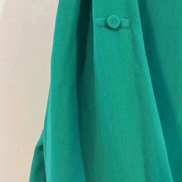 ❤️2/$50❤️[S]BCBGMAXAZRIA Green Blouse Mazie Split Neck High Low front/ back - Picture 8 of 11